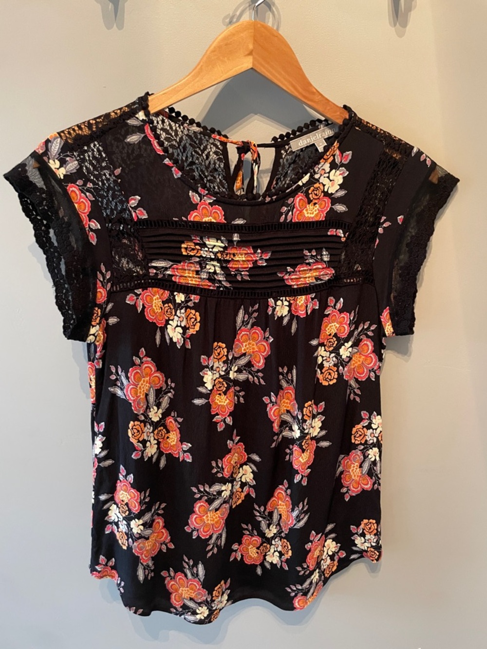 Daniel Rainn Black Floral Lace Pintuck Blouse Size‎ Medium